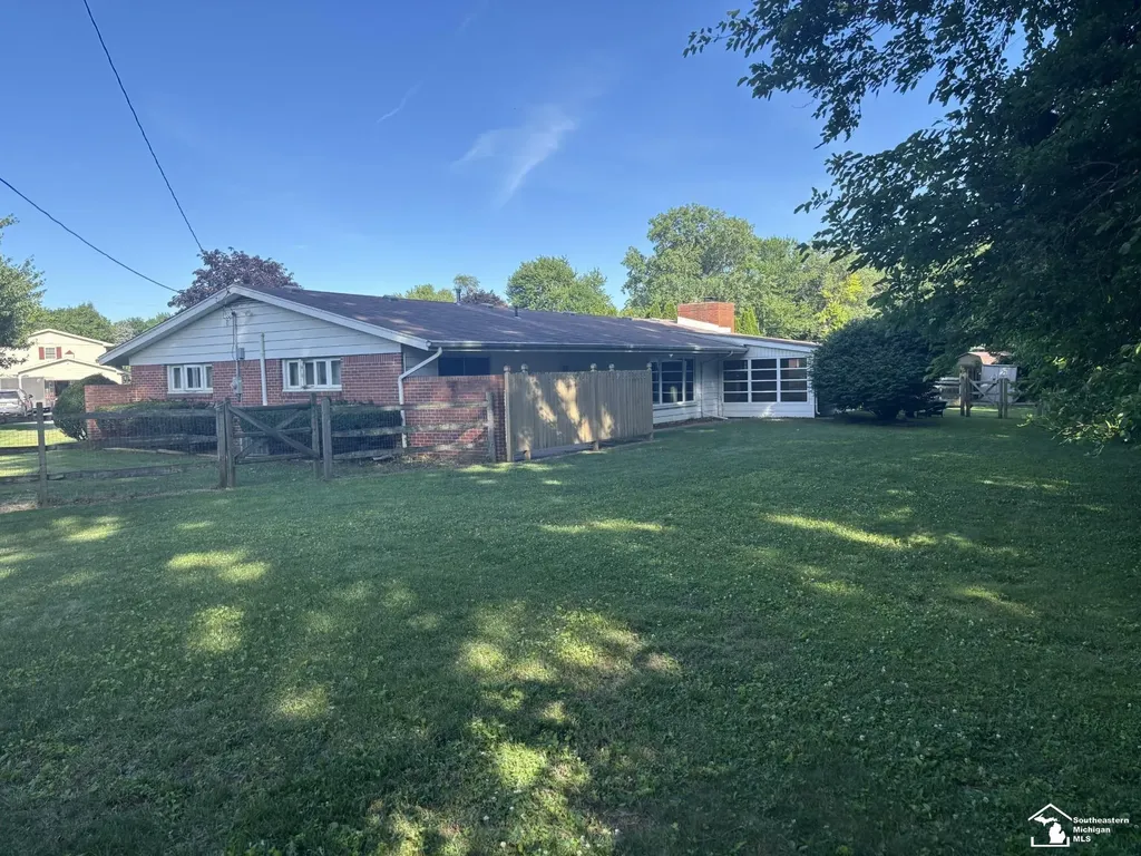 3265 Edgevale Drive Bedford Township MI 48144