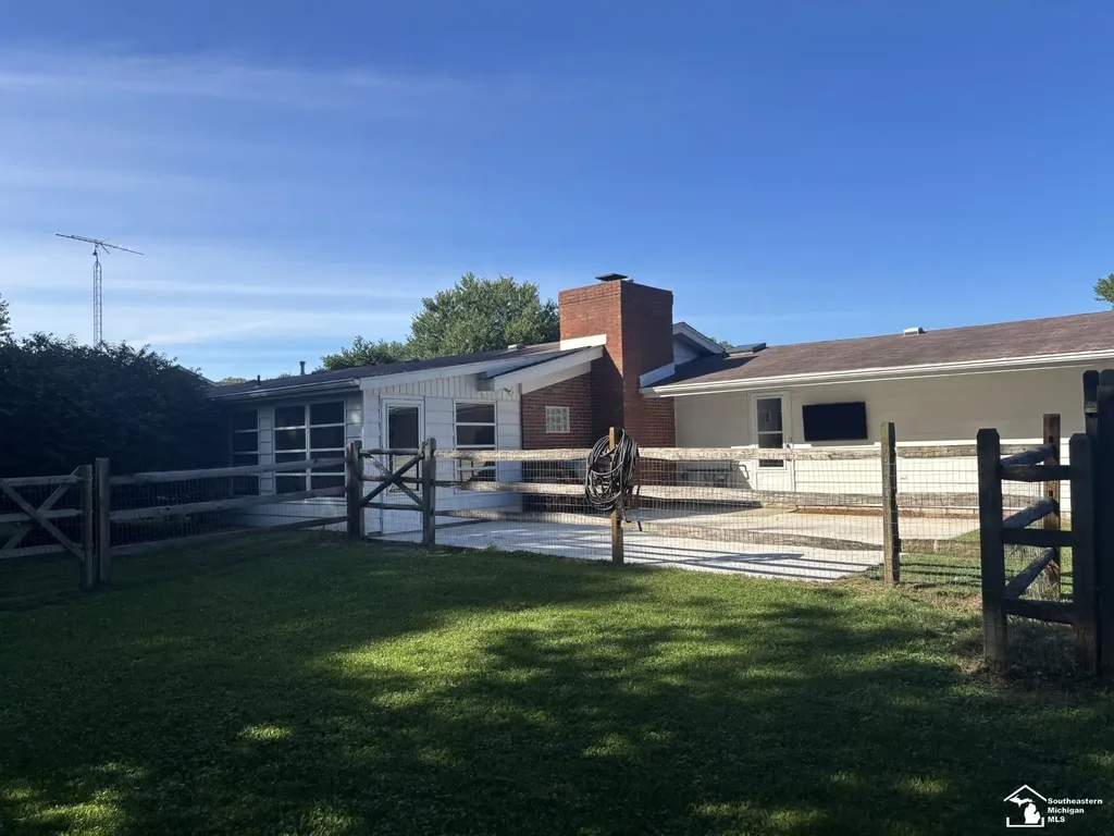 3265 Edgevale Drive Bedford Township MI 48144