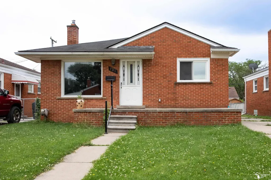 735 Detroit Avenue Lincoln Park City MI 48146