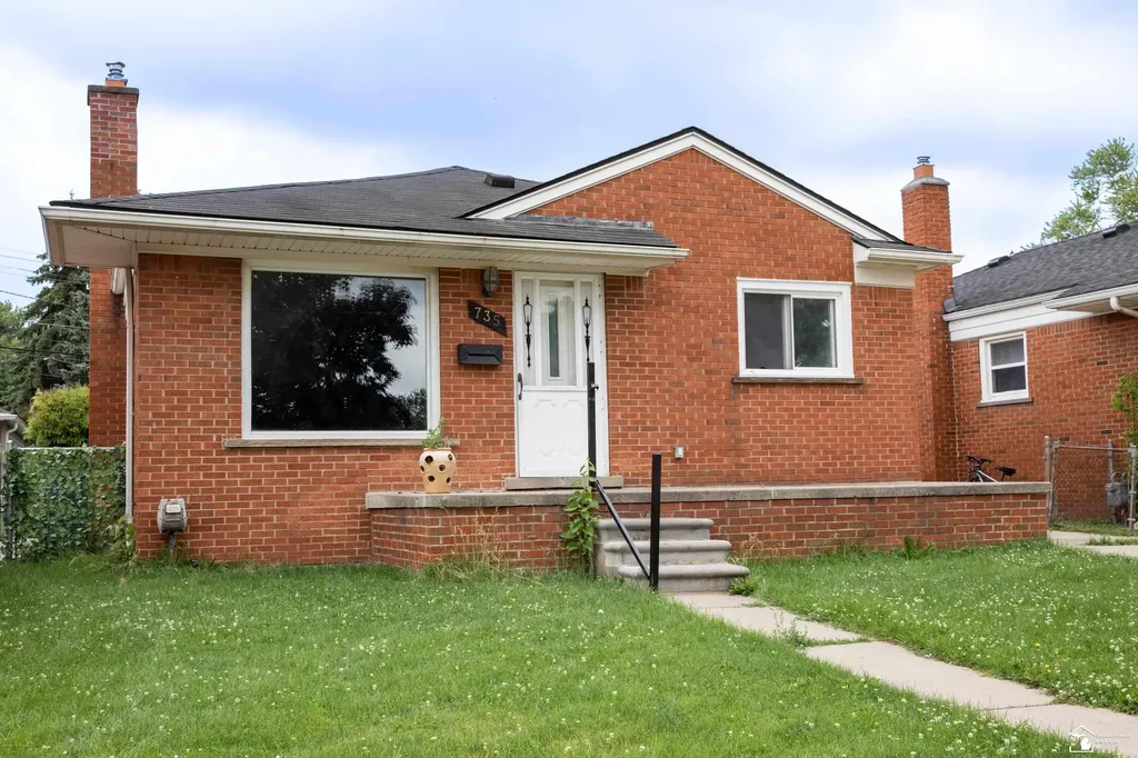 735 Detroit Avenue Lincoln Park City MI 48146