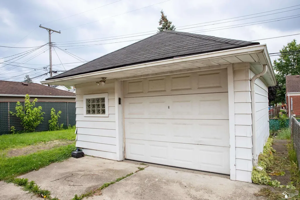 735 Detroit Avenue Lincoln Park City MI 48146
