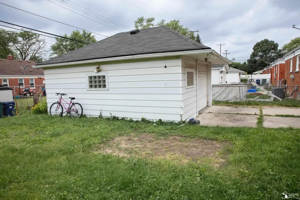 735 Detroit Avenue Lincoln Park City MI 48146