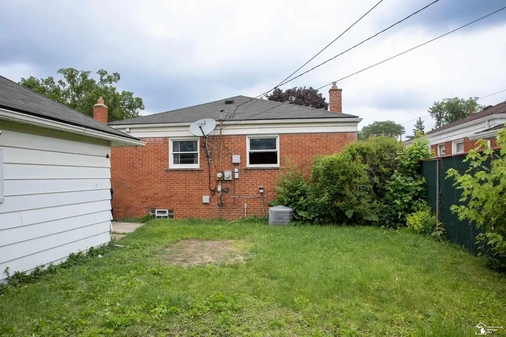 735 Detroit Avenue Lincoln Park City MI 48146