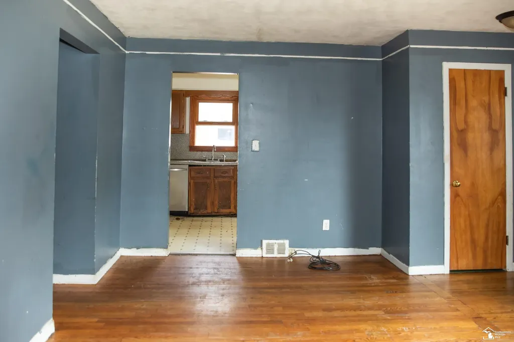 735 Detroit Avenue Lincoln Park City MI 48146
