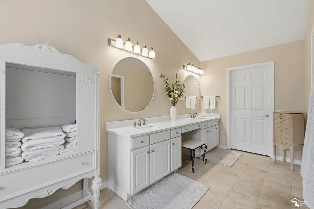 5040 Cherry Blossom Circle West Bloomfield Charter Township MI 48324