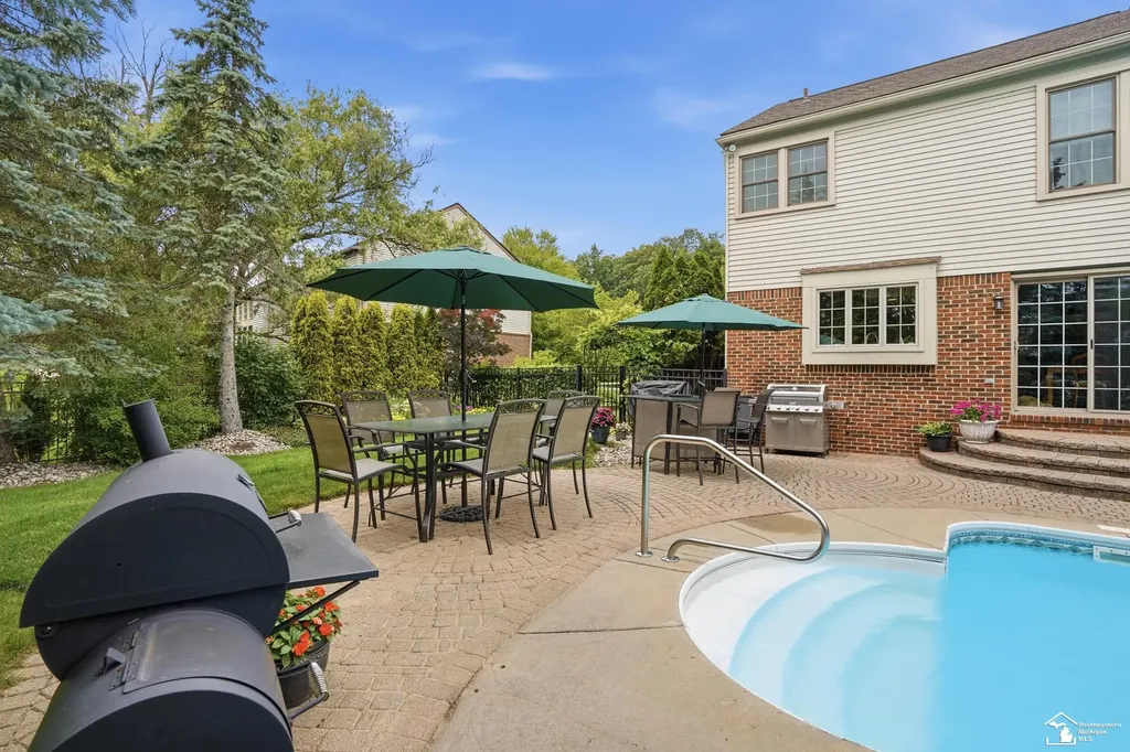 5040 Cherry Blossom Circle West Bloomfield Charter Township MI 48324