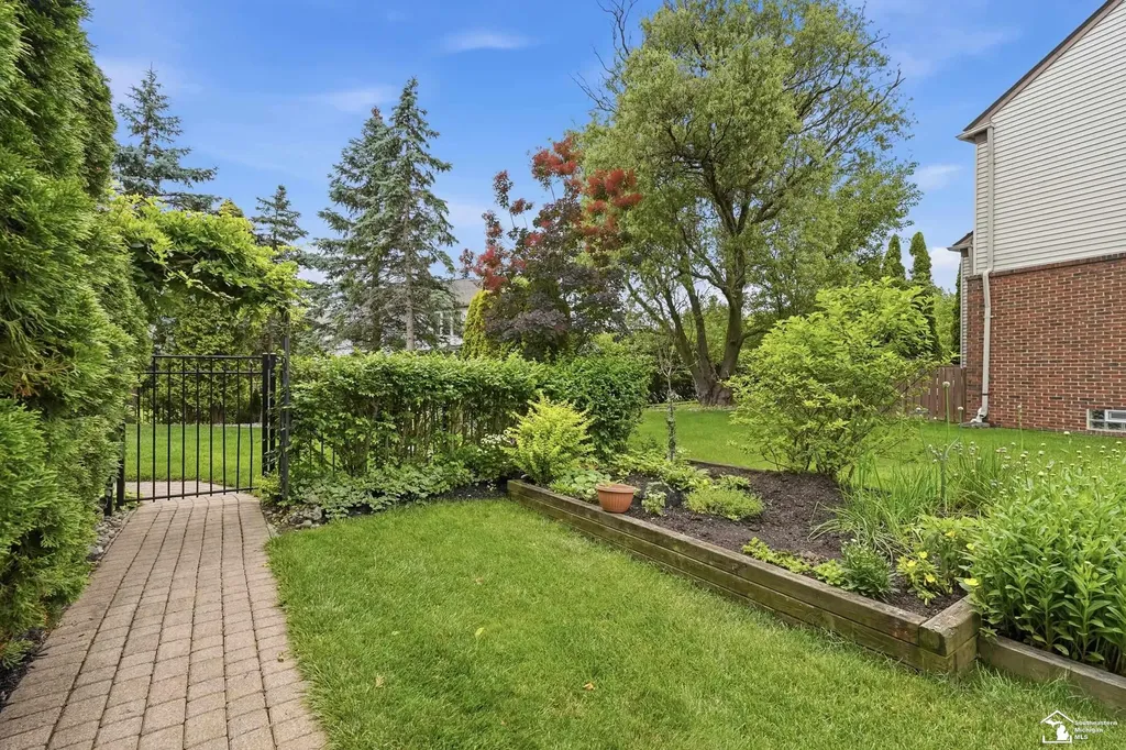 5040 Cherry Blossom Circle West Bloomfield Charter Township MI 48324