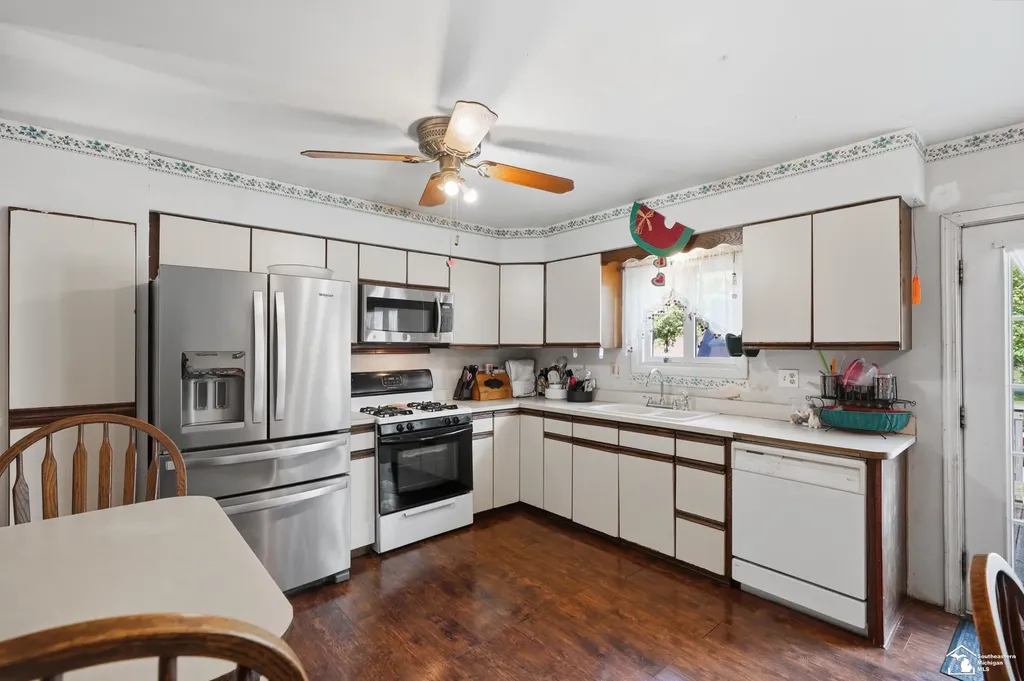 24539 Westpoint Avenue Brownstown Charter Township MI 48183