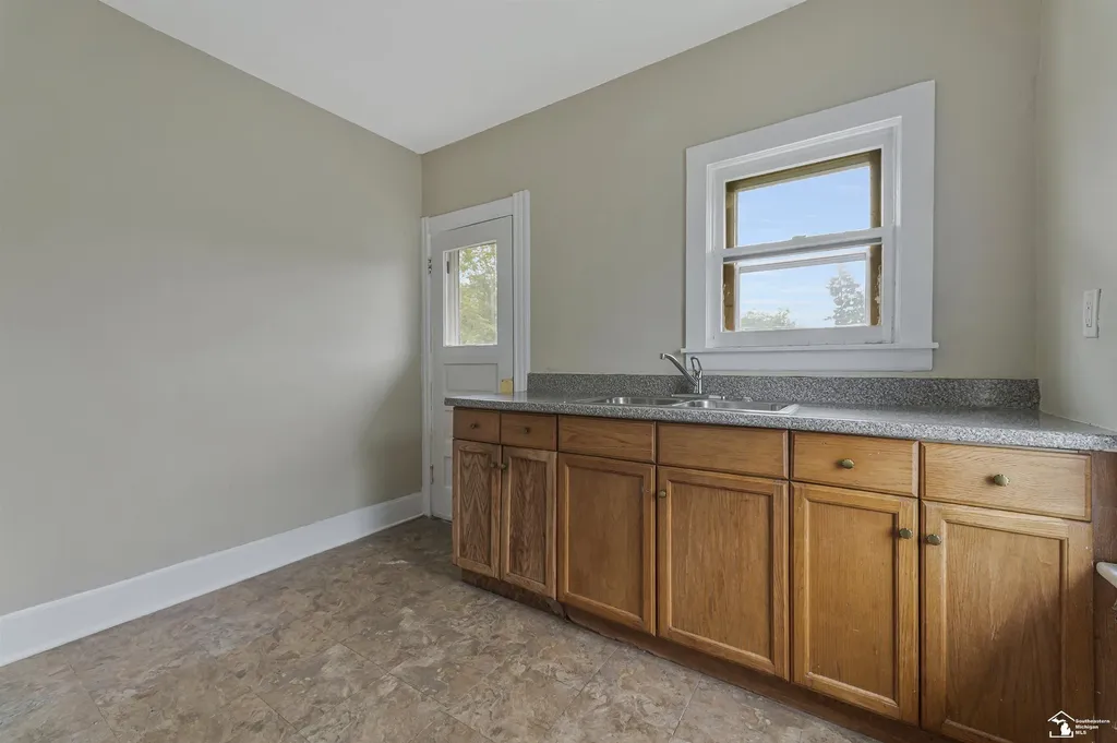 231 W 7th Street Monroe City MI 48161