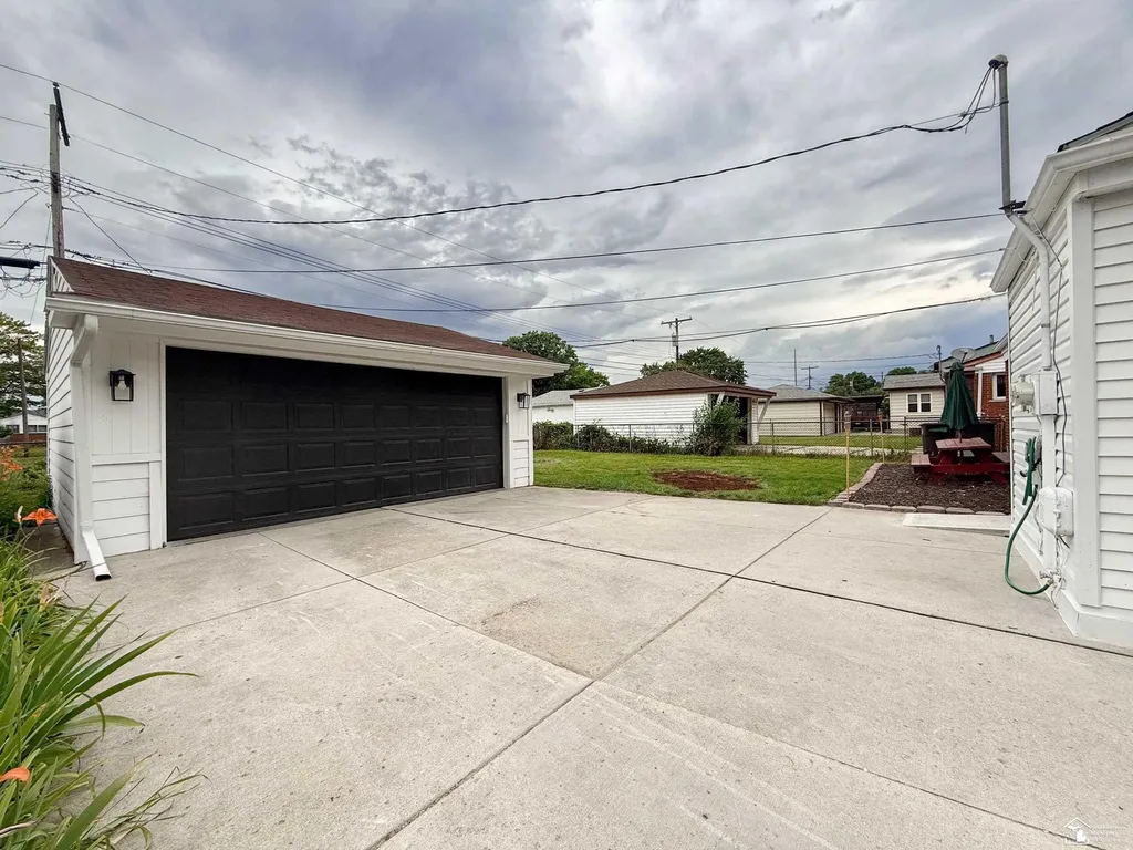 7362 Elm Street Taylor City MI 48180