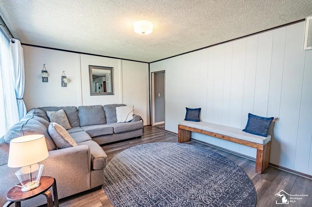 377 Argyle Crescent Road Milan City MI 48160