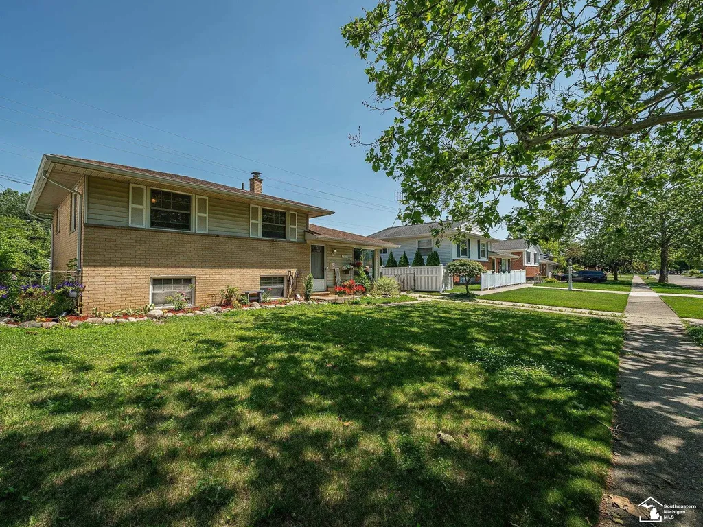 22452 Candace Street Rockwood City MI 48173