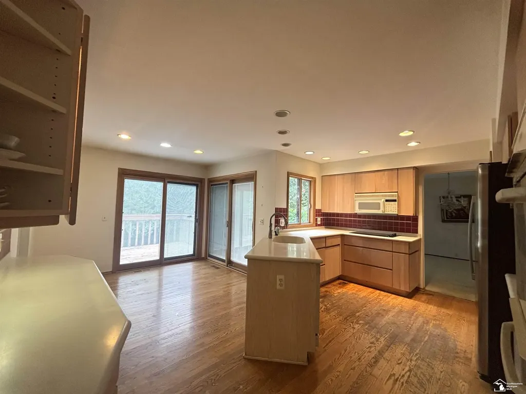 31180 N Park Drive Farmington Hills City MI 48331