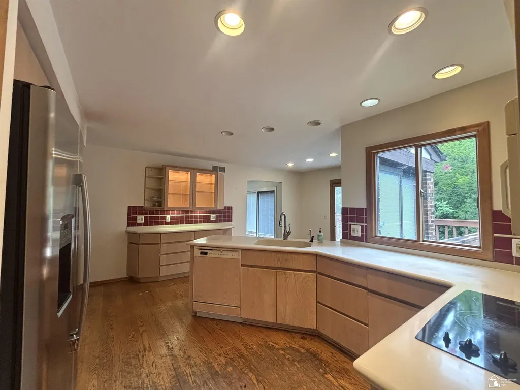 31180 N Park Drive Farmington Hills City MI 48331