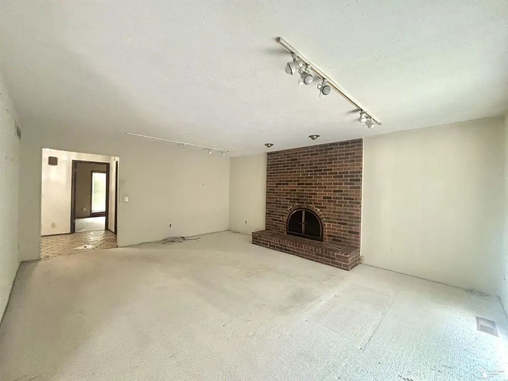 31180 N Park Drive Farmington Hills City MI 48331