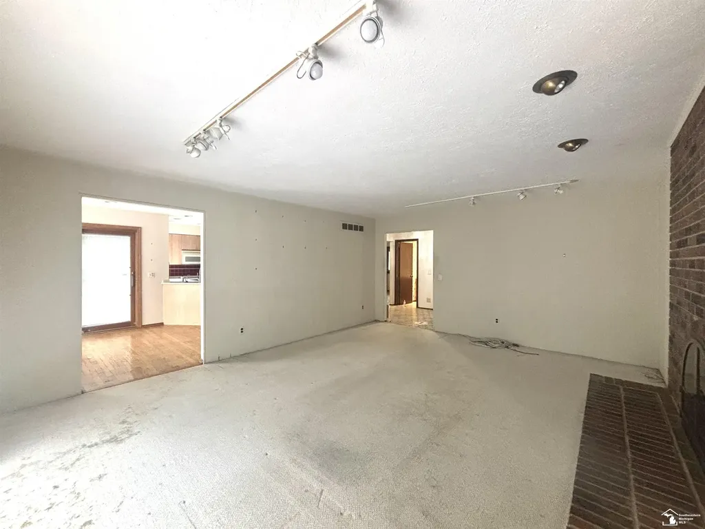 31180 N Park Drive Farmington Hills City MI 48331