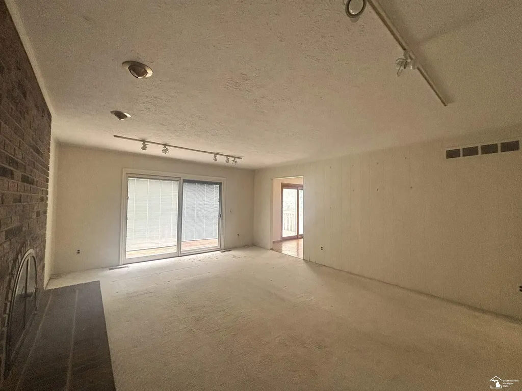 31180 N Park Drive Farmington Hills City MI 48331