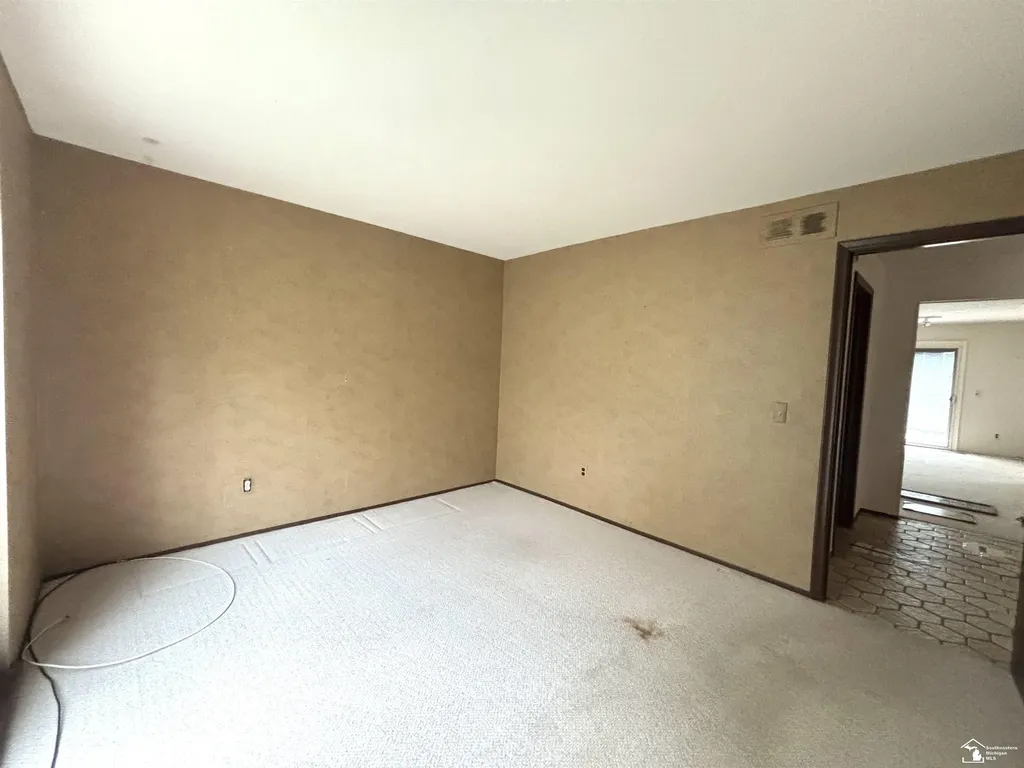 31180 N Park Drive Farmington Hills City MI 48331