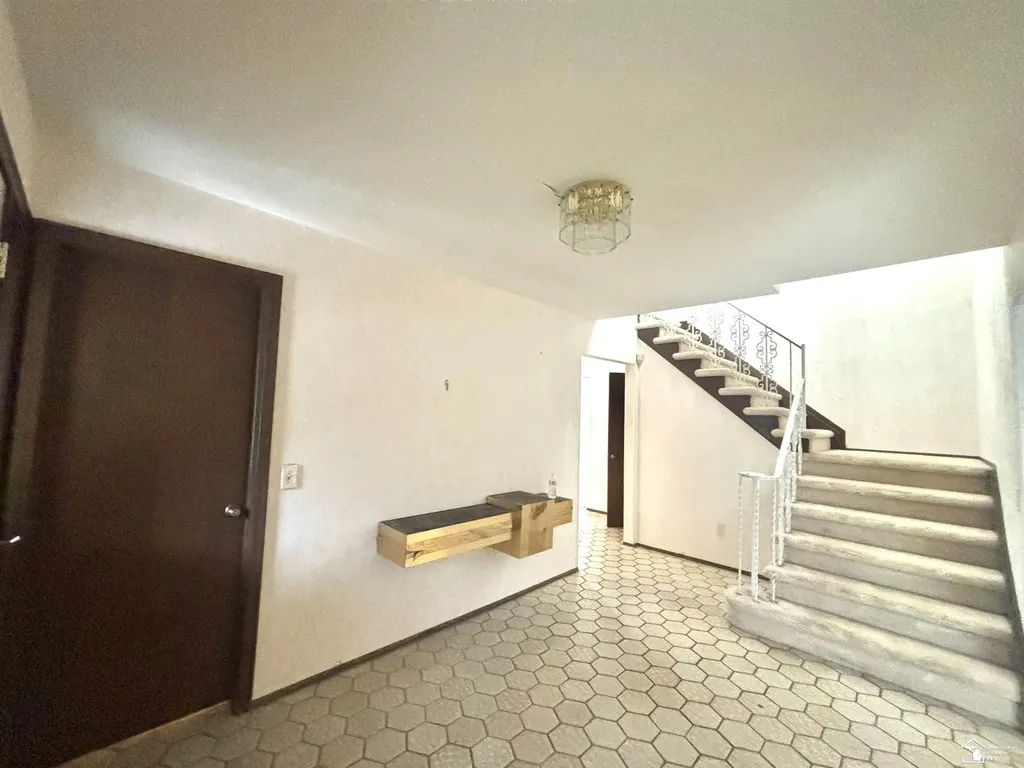 31180 N Park Drive Farmington Hills City MI 48331