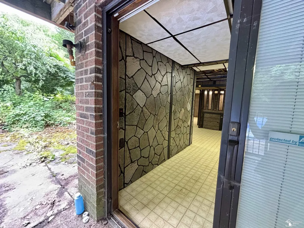 31180 N Park Drive Farmington Hills City MI 48331