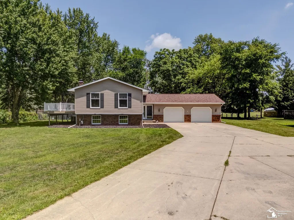 8870 Dixon Road Raisinville Township MI 48161