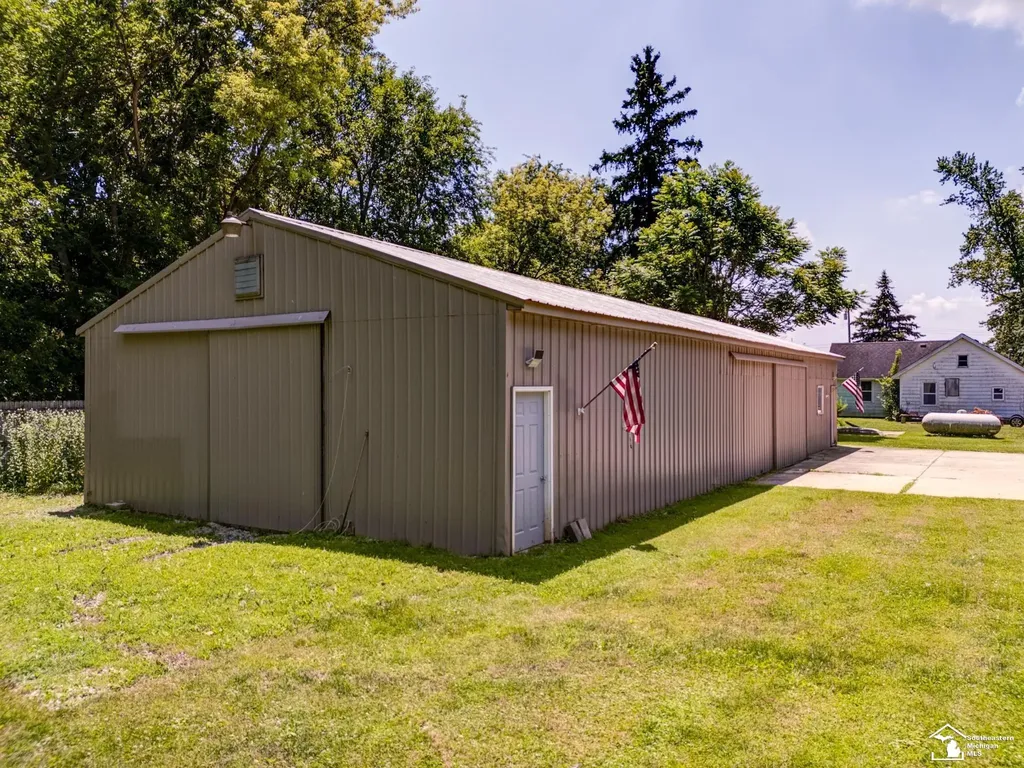 8870 Dixon Road Raisinville Township MI 48161