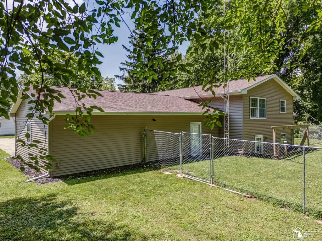 8870 Dixon Road Raisinville Township MI 48161