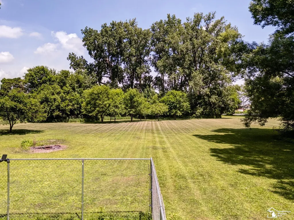 8870 Dixon Road Raisinville Township MI 48161