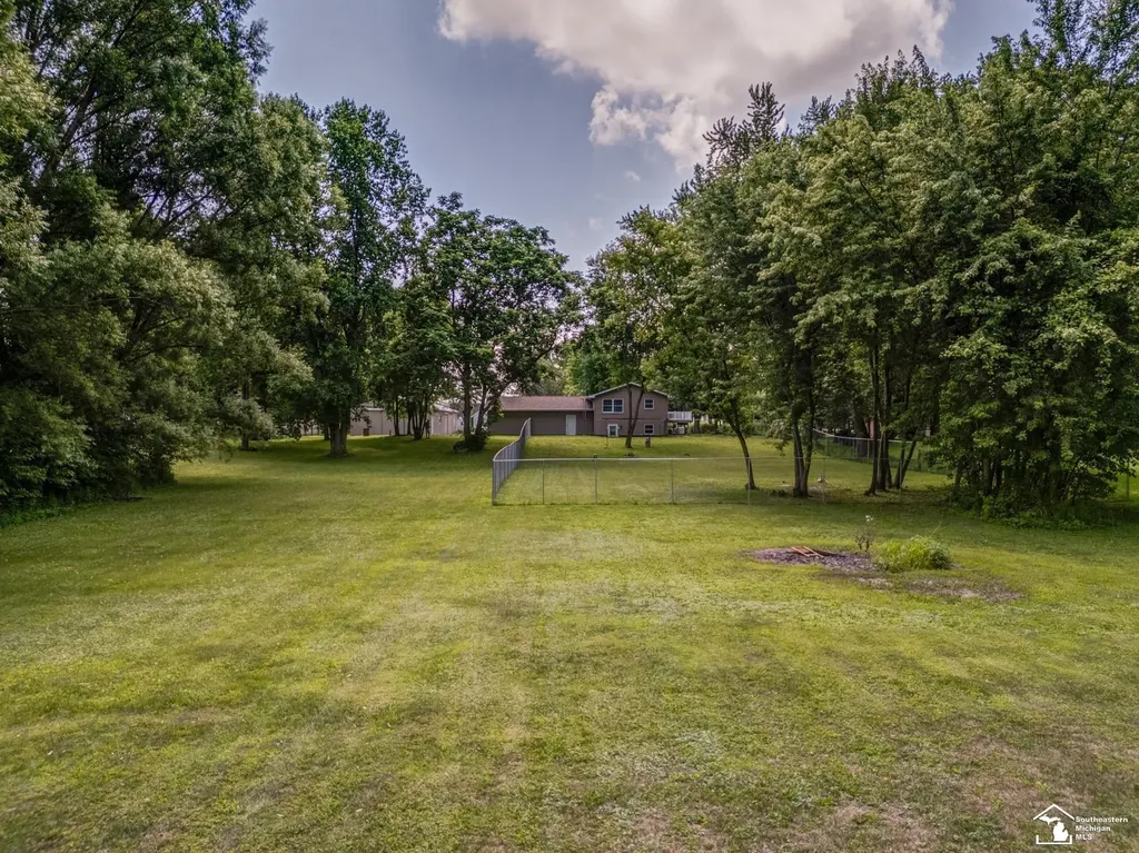 8870 Dixon Road Raisinville Township MI 48161