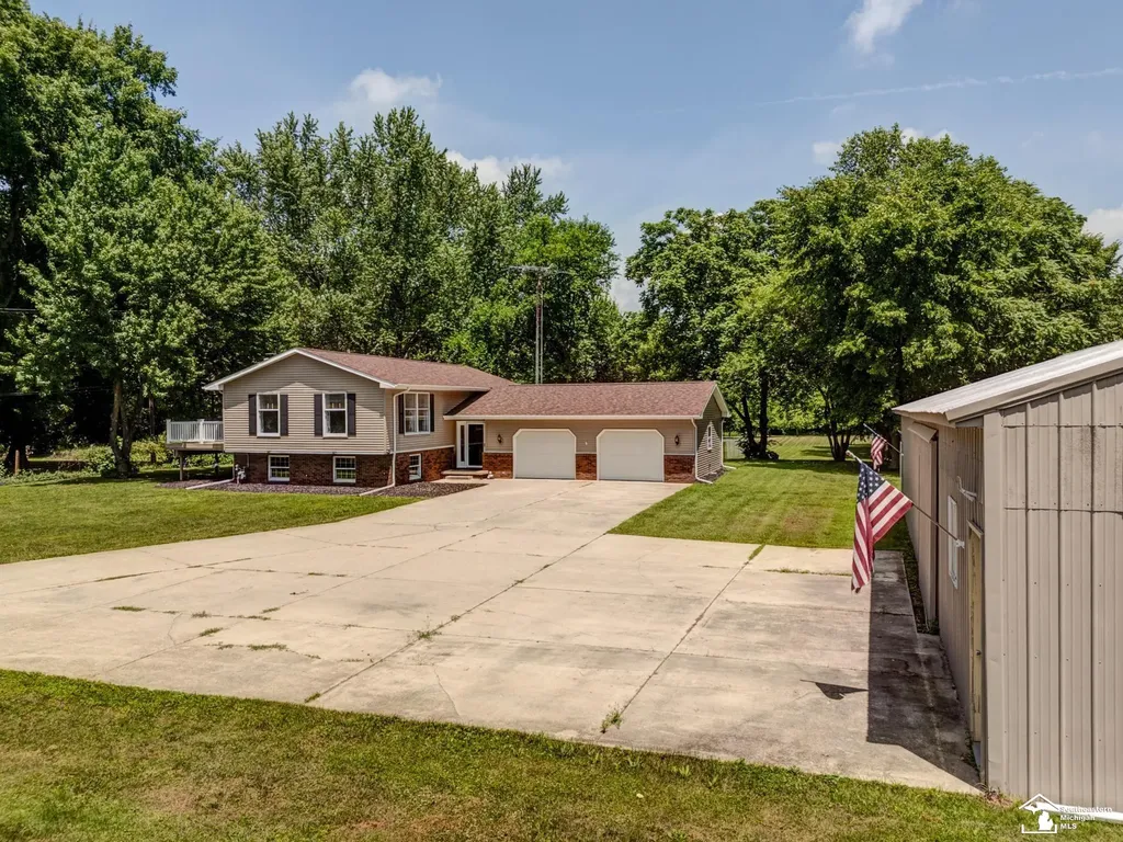 8870 Dixon Road Raisinville Township MI 48161