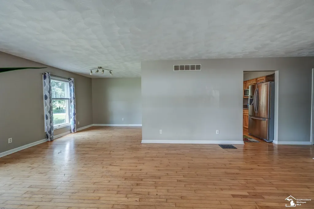 8870 Dixon Road Raisinville Township MI 48161