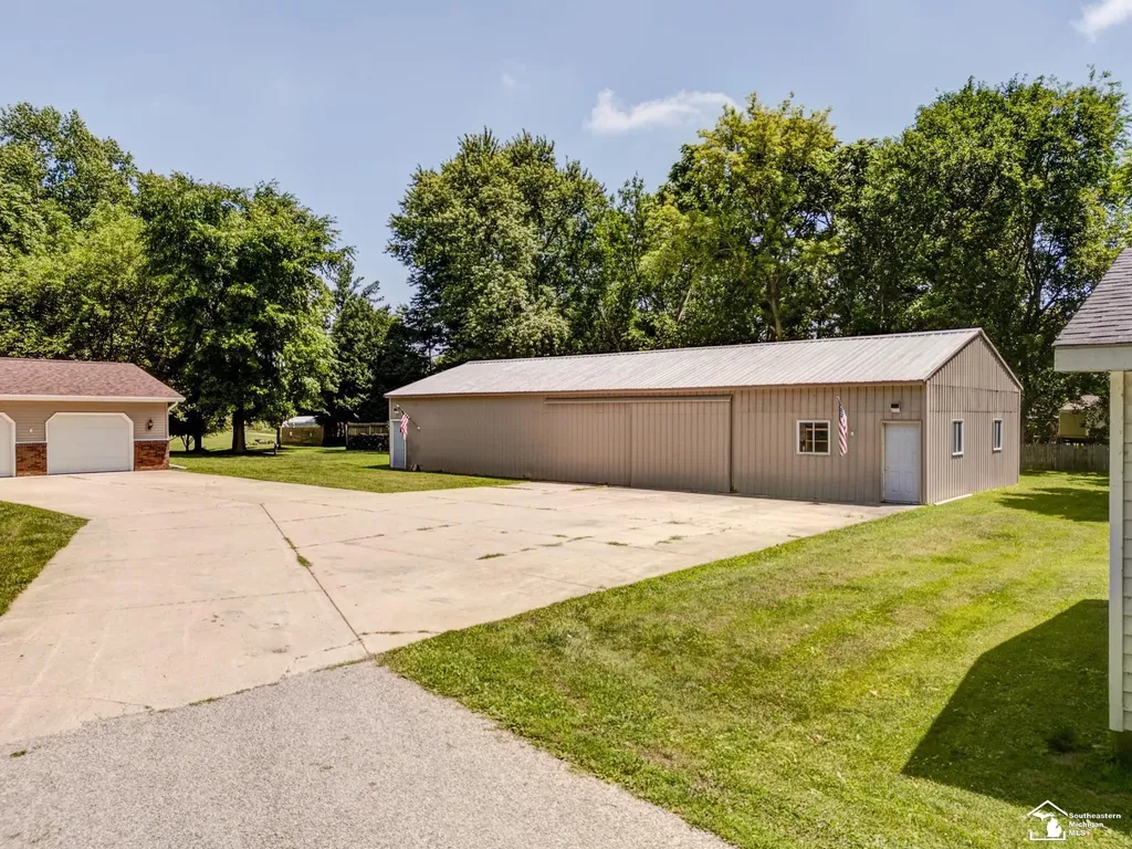 8870 Dixon Road Raisinville Township MI 48161