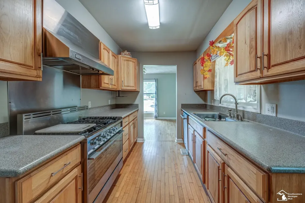 8870 Dixon Road Raisinville Township MI 48161