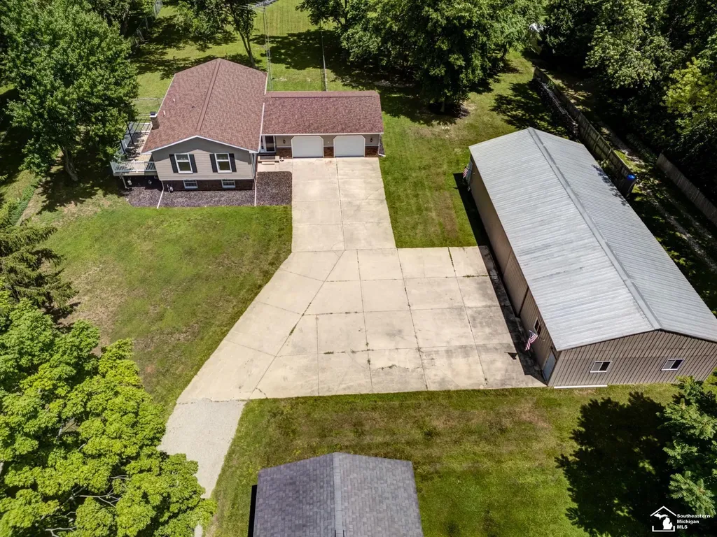 8870 Dixon Road Raisinville Township MI 48161