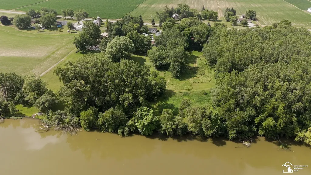 8870 Dixon Road Raisinville Township MI 48161