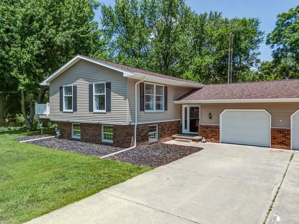 8870 Dixon Road Raisinville Township MI 48161