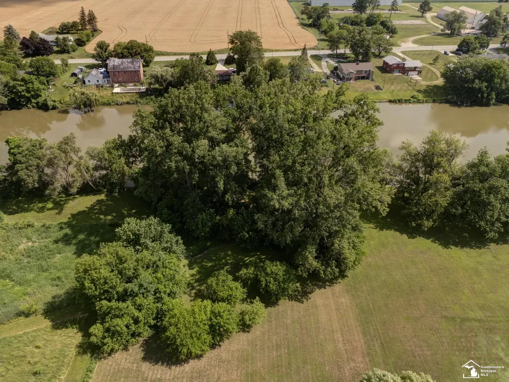 8870 Dixon Road Raisinville Township MI 48161