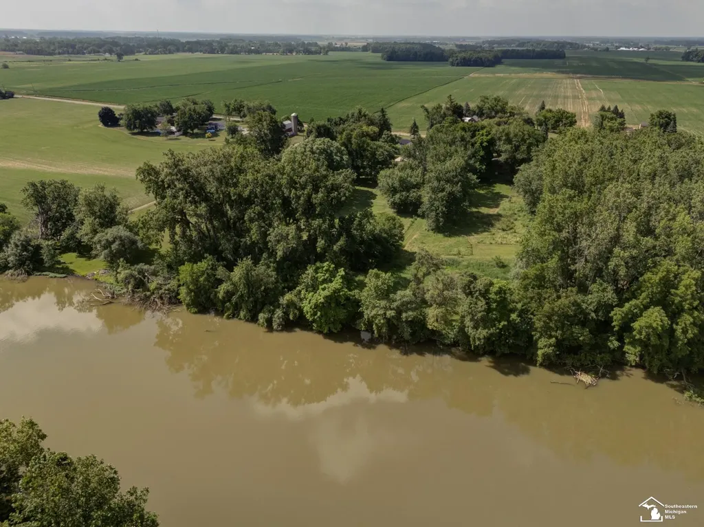 8870 Dixon Road Raisinville Township MI 48161