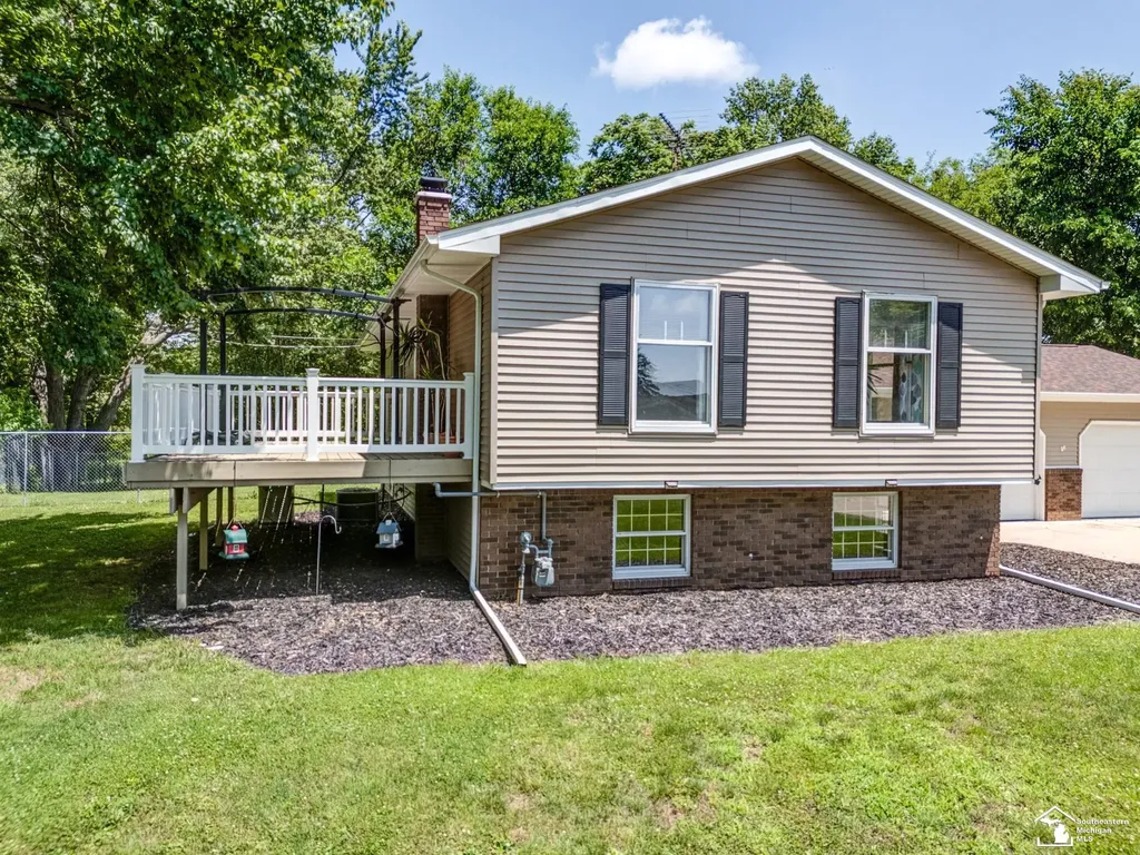 8870 Dixon Road Raisinville Township MI 48161