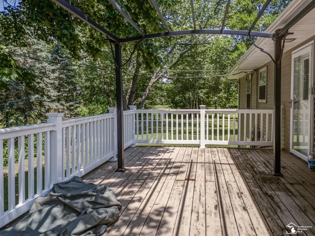 8870 Dixon Road Raisinville Township MI 48161