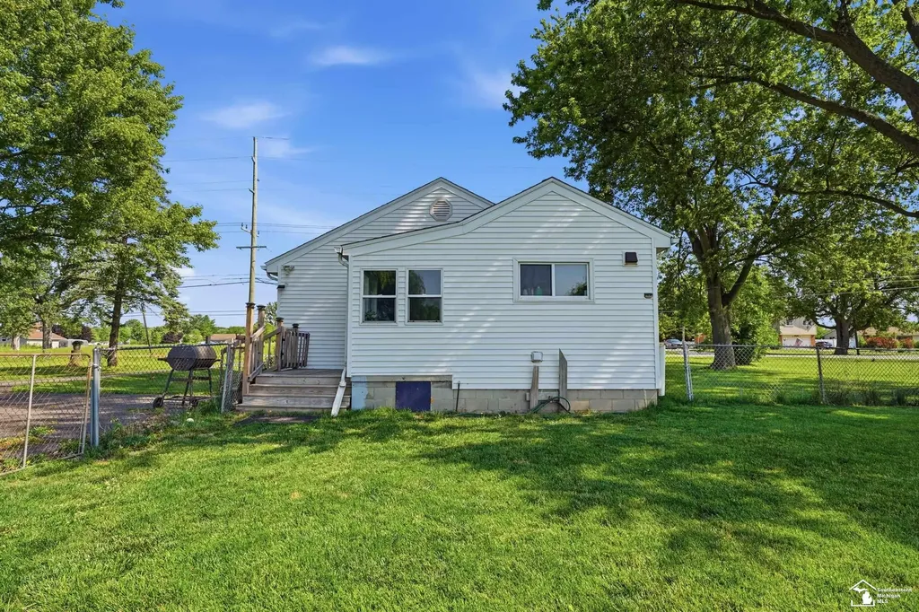 2870 Carleton Rockwood Road Ash Township MI 48117