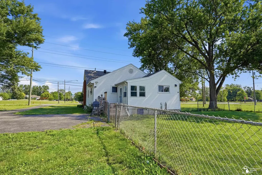 2870 Carleton Rockwood Road Ash Township MI 48117