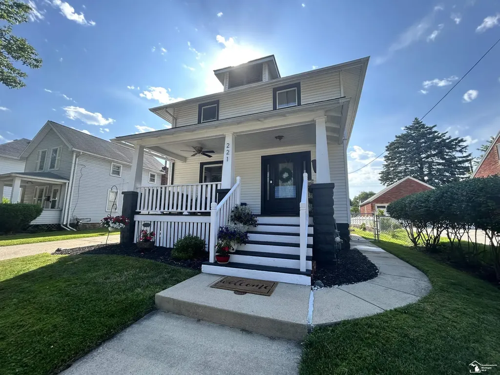 221 Borgess Avenue Monroe City MI 48162