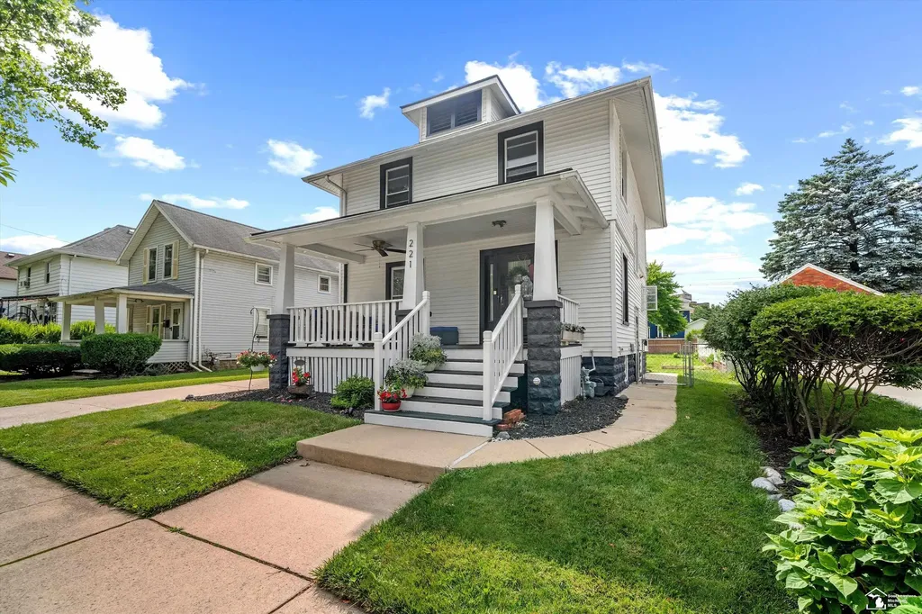 221 Borgess Avenue Monroe City MI 48162