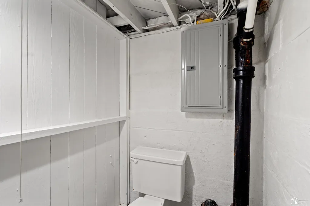 221 Borgess Avenue Monroe City MI 48162