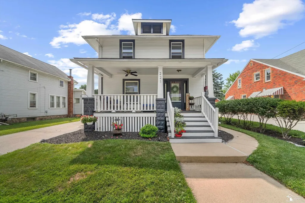 221 Borgess Avenue Monroe City MI 48162