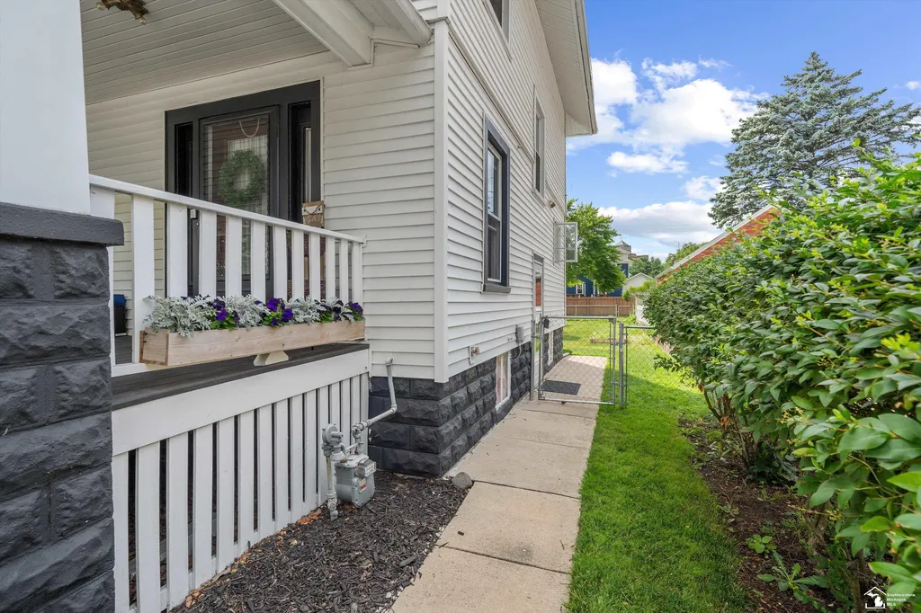 221 Borgess Avenue Monroe City MI 48162