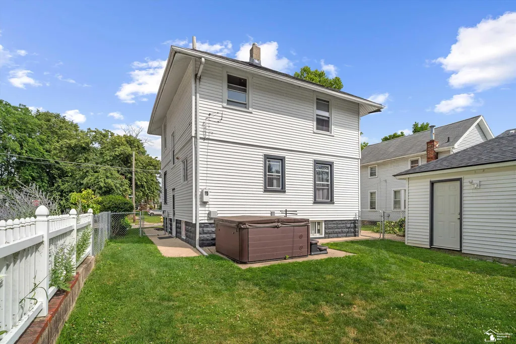 221 Borgess Avenue Monroe City MI 48162