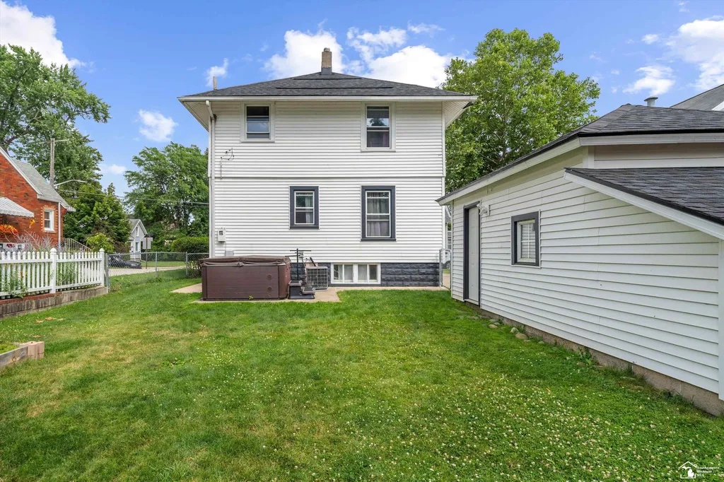 221 Borgess Avenue Monroe City MI 48162