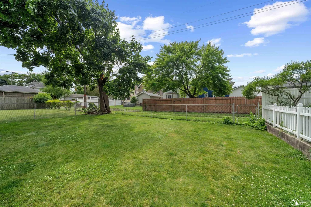 221 Borgess Avenue Monroe City MI 48162